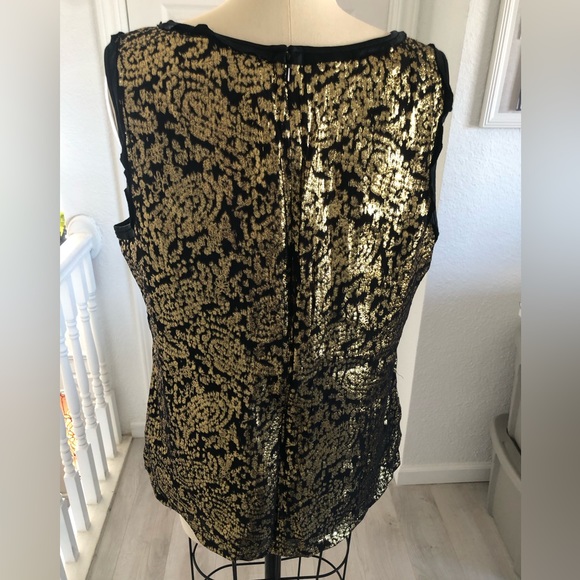 Sleeveless metallic top. - Picture 6 of 14